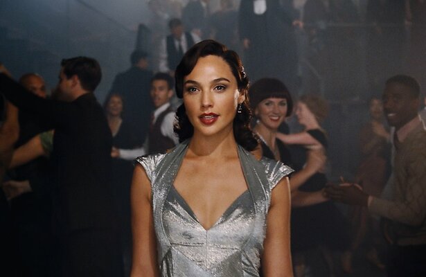 Gal Gadot als Linnet Ridgeway Doyle in Death on the Nile