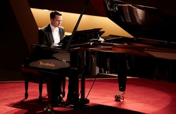 Elijah Wood in Grand Piano