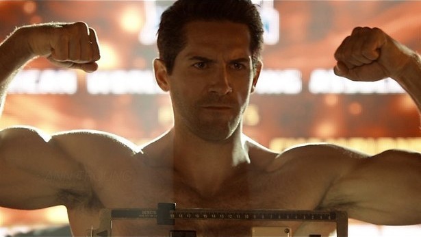 Scott Adkins doet Jean-Claude Van Damme na