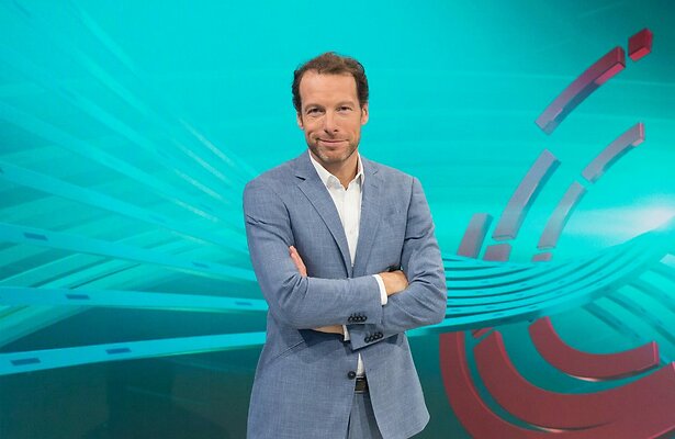 Herman van der Zandt voor NOS Watersnoodjournaal