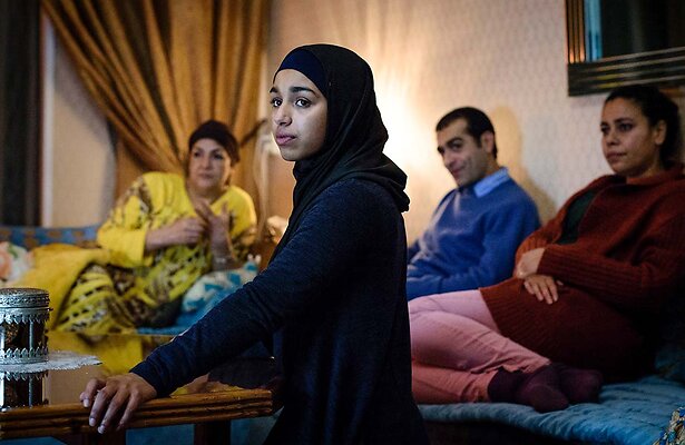 Nora El Koussour als Layla M.