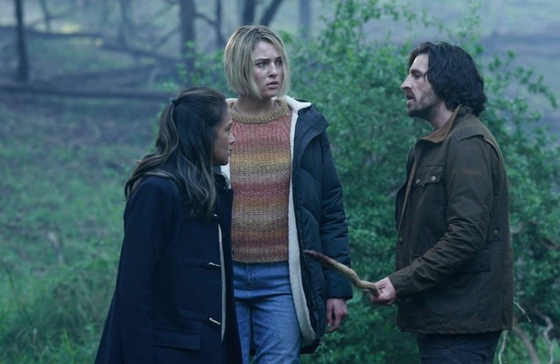 Michelle Vergara Moore,  Zyra Goreck en Eoin Macken in La Brea