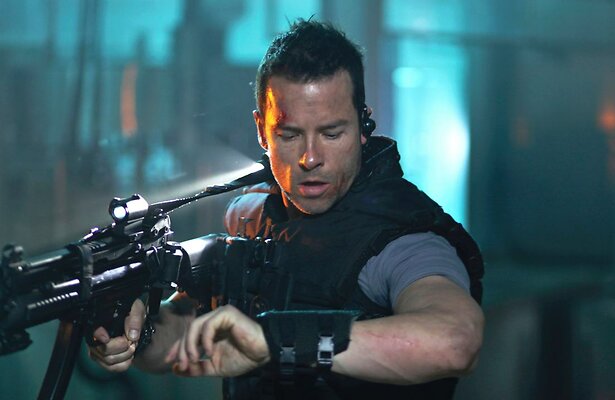 Guy Pearce als Snow in Lockout