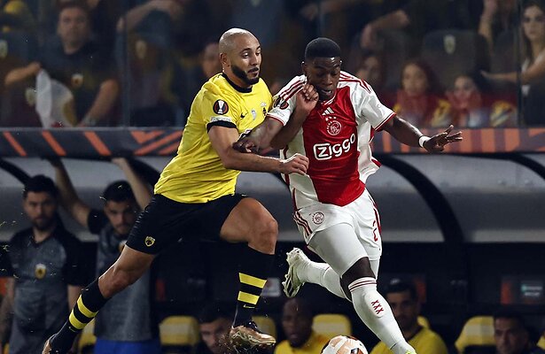 Nordin Amrabat (AEK Athene) en Amourricho van Axel Dongen (Ajax)