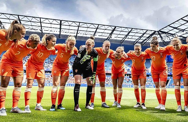 De TV van gisteren: 2.2 miljoen mensen zien voetbalsters winnen