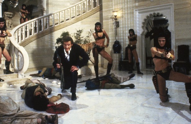 Roger Moore als James Bond in Octopussy
