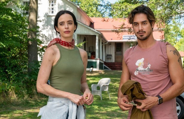 Krysten Ritter en Avan Jogia in Orphan Black: Echoes