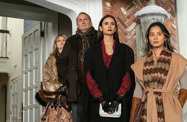 Nina Dobrev en collega's in Reunion