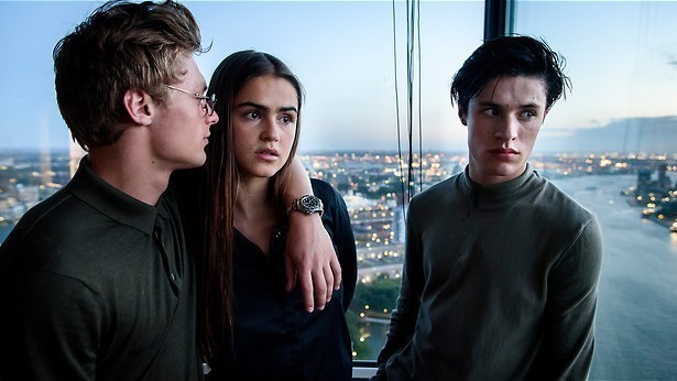 Olivia Lonsdale verkoopt pillen