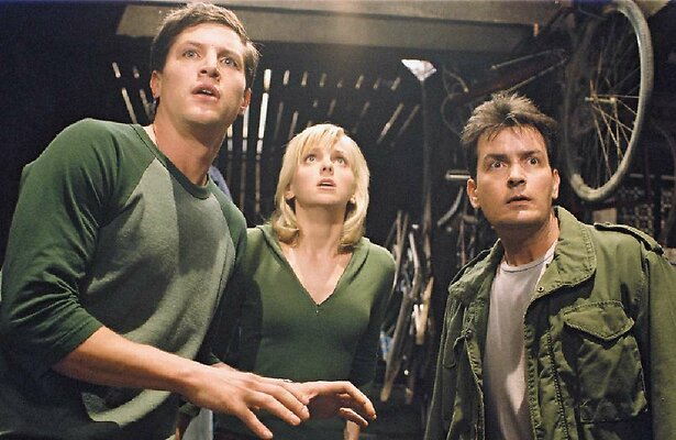 Charlie Sheen en Anna Faris in Scary Movie 3