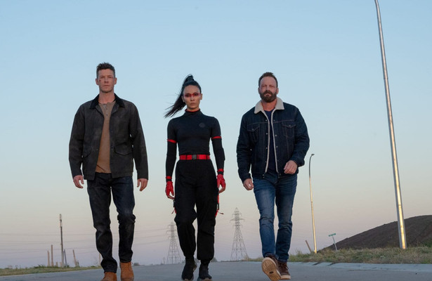 Chad Michael Collins, Sayaka Akimoto en Ryan Robbins in Sniper: Rogue Mission