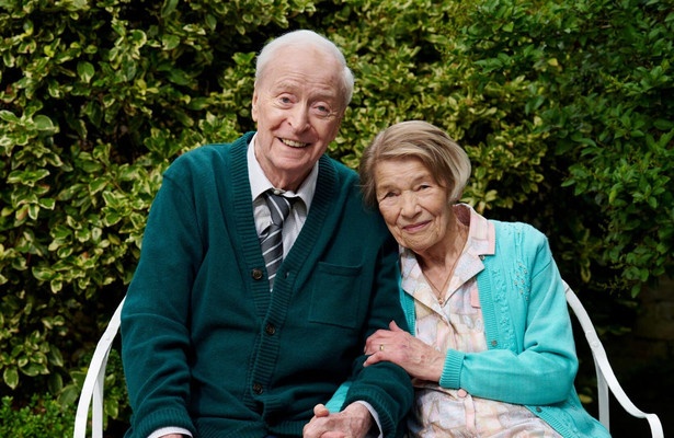 Michael Caine en Ann Queensberry in The Great Escaper