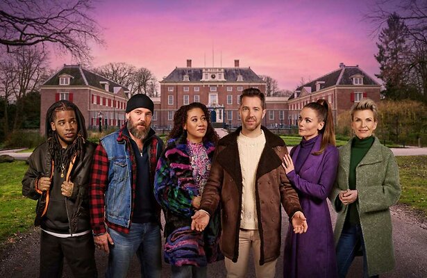 Keizer, Matteo, Gaia, William, Angela en Anita voor The Passion 2024