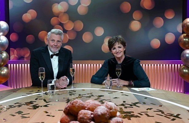Sybrand Niessen en Martine van Os voor Tijd voor MAX Oudejaarsshow