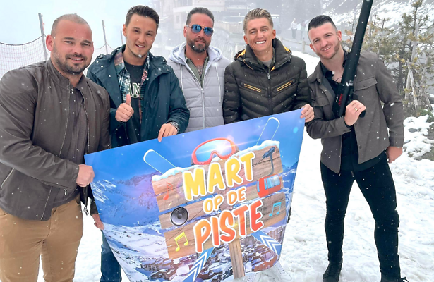 Wesley Sneijder, Maxim Froger, Robert-Jan Schipper, Mart Hoogkamer, Randy Wolters op de piste. 