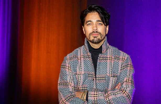 Voormalig coach Waylon geeft zijn mening over The Voice.