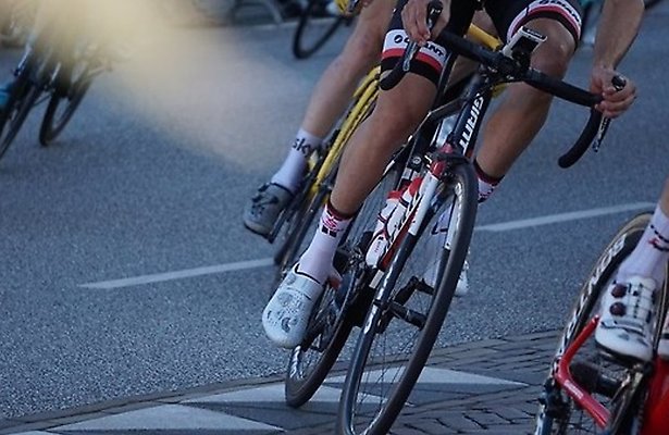 Wielrennen: Mannen rijden ronde de Fuji-vulkaan