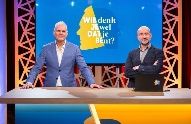 Joep van Deudekom & Rob Urgert voor Wie Denk Je Wel Dat Je Bent?