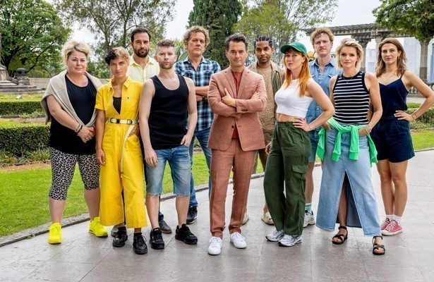 Deelnemers en Rik van de Westelaken voor Wie Is de Mol? 2024