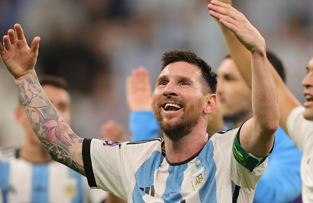 Argentinië wint van Mexico tijdens WK Voetbal in Qatar.