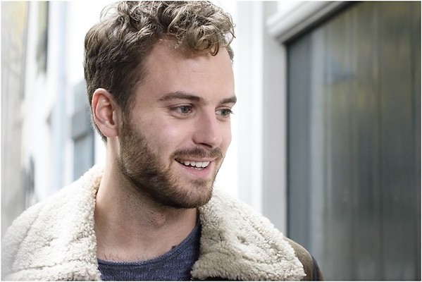 Ondersteboven van Jim Bakkum