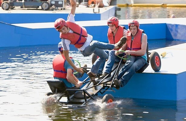 Te Land, Ter Zee en in de Lucht