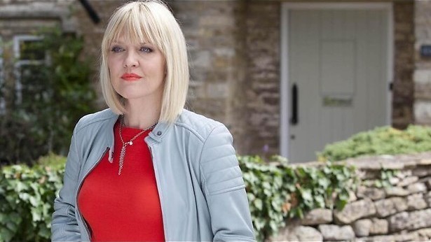 Ashley Jensen als Agatha Raisin