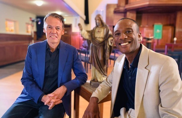 Tijs van den Brink met Gregory Sedoc voor Adieu God?