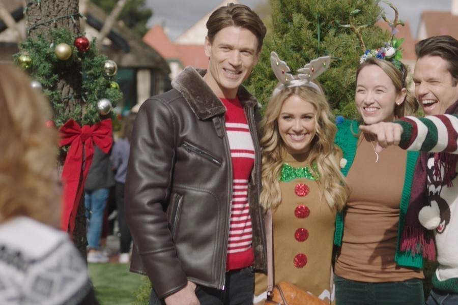 A Very Charming Christmas Town