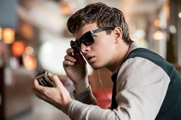 Racen met Ansel Elgort