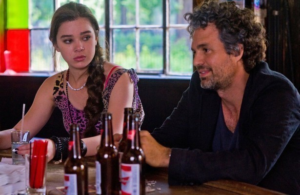 Hailee Steinfeld en Mark Ruffalo in Begin Again