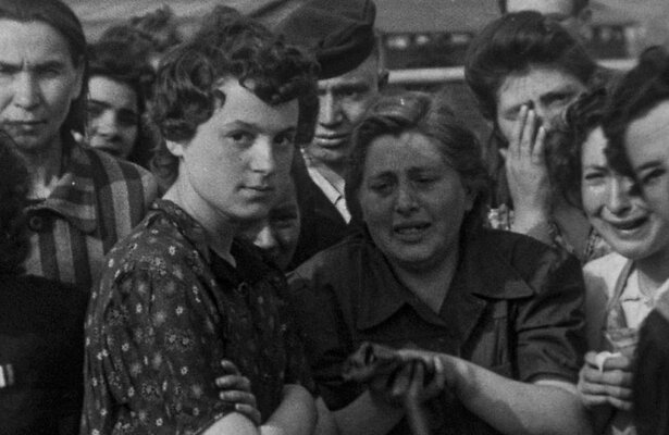 Still uit NPO Doc: What They Found in Bergen-Belsen