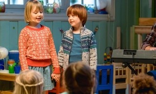 Casper en Emma maken theater