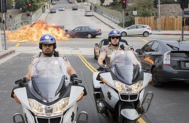 Michael Peña en Dax Shepard in CHiPs