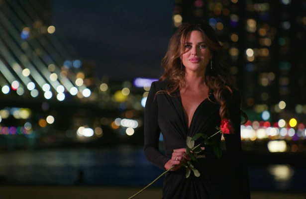 Sylvia Geersen als De Bachelorette. 