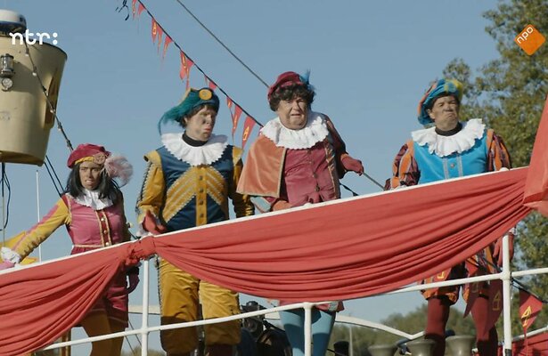 De Pieten maken zich zorgen, want de stoomboot ligt wéér stil