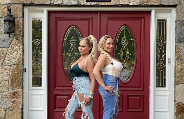  Darcey & Stacey