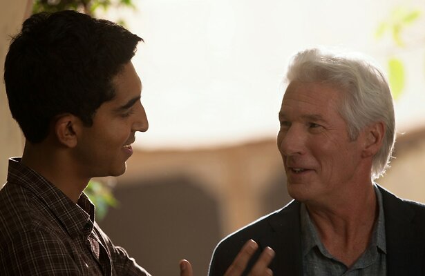 Dev Patel en Richard Gere in The Second Best Exotic Marigold Hotel