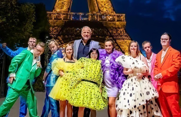 Gordon in Down the Road