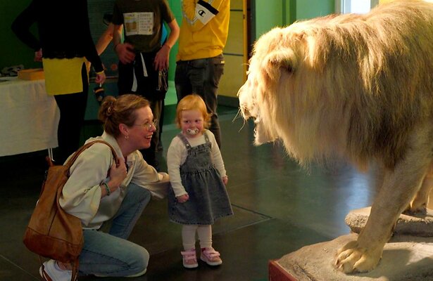 Linda met dochter Elin in Een Huis Vol Emigreert.