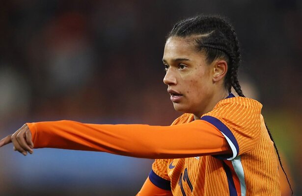 Esmee Brugts voor Nederlands Elftal