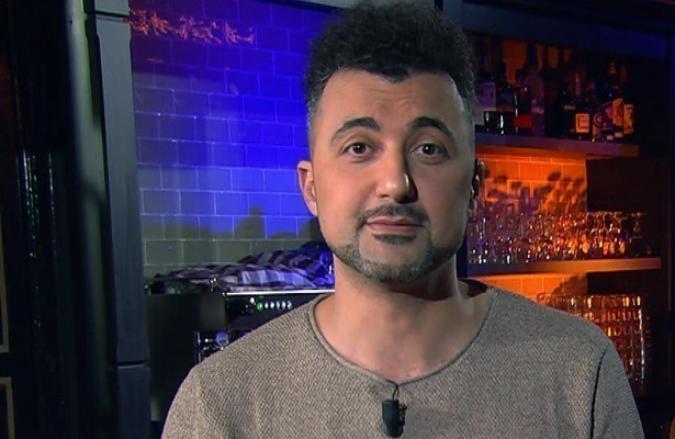 Özcan Akyol voor Eus' Boekenclub