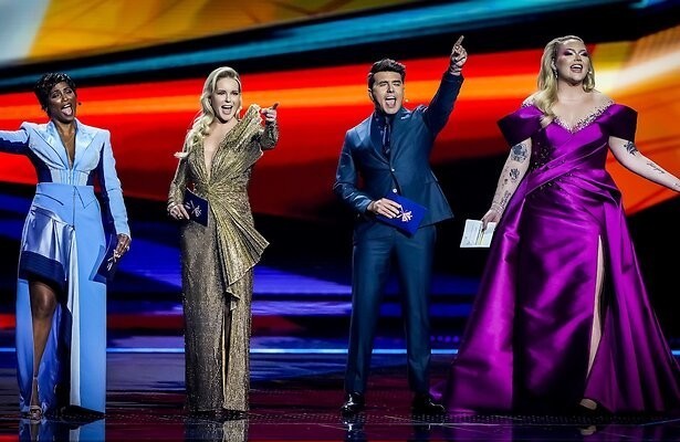 Edsilia Rombley, Chantal Janzen, Jan Smit en Nikkie de Jager tijdens finale Songfestival 2021