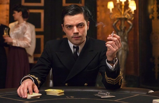 Dominic Cooper als Ian Fleming in Fleming, The Man Who Would Be Bond