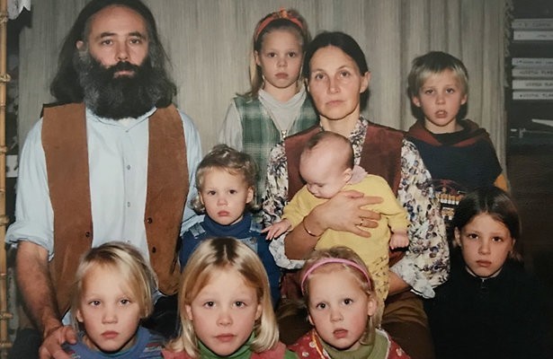 Kinderen 'spookgezin' pakken leven op