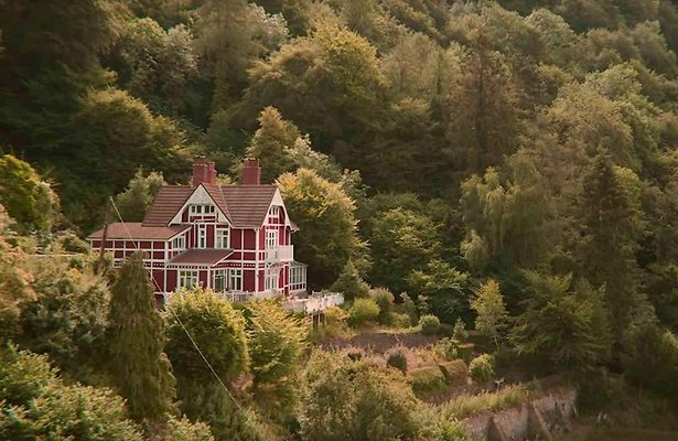 Dit is waar het fantastische huis van Jean en Otis uit Sex Edcucation staat