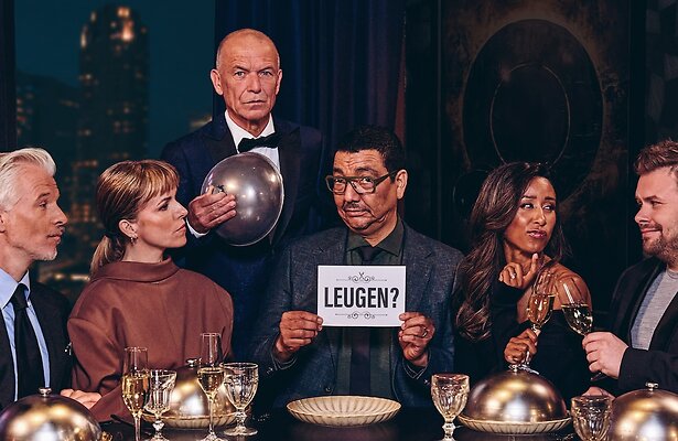 Arno Kantelberg, Josje Huisman, Jörgen Raymann, Airen Mylene en Thomas van Groningen in Het Diner