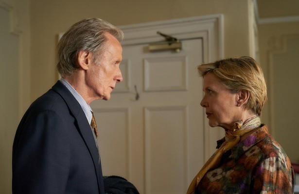 Bill Nighy en Annette Benning in Hope Gap