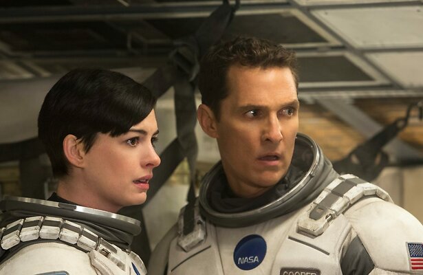 Anne Hathaway en Matthew McConaughey in Interstellar