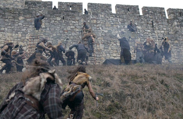 Scène uit Ironclad: Battle for Blood